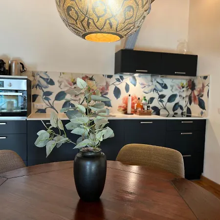 Pakasa Apartment *